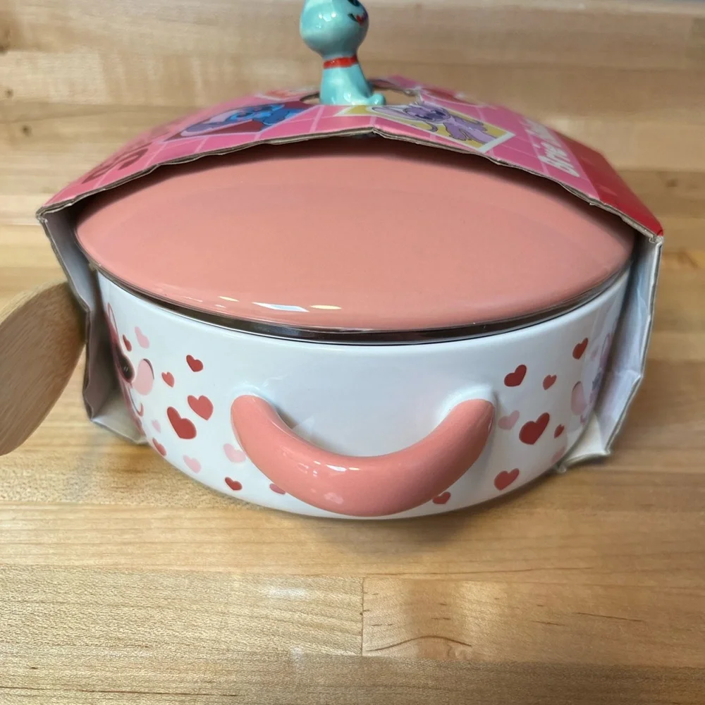 Stitch Heart Brie Baker NWT